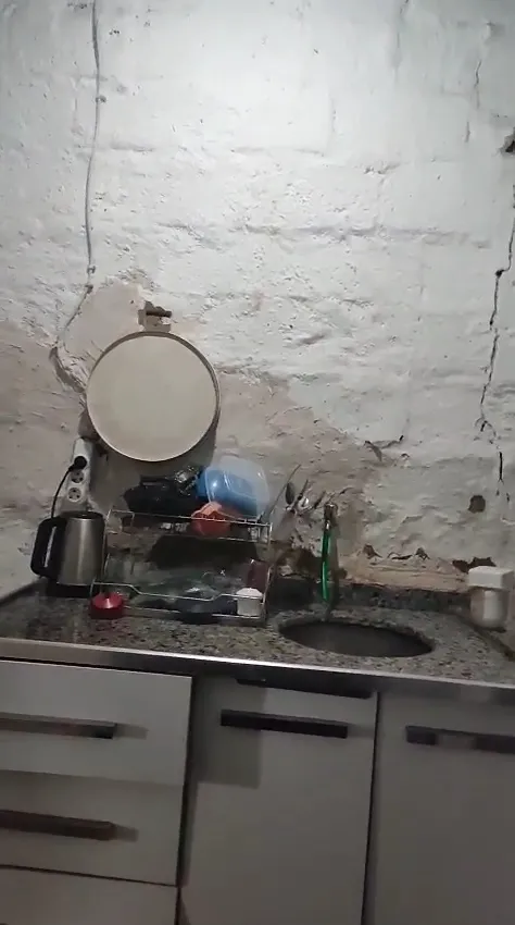 Diyarbakır’da Metruk Evdeki Çaresizlik