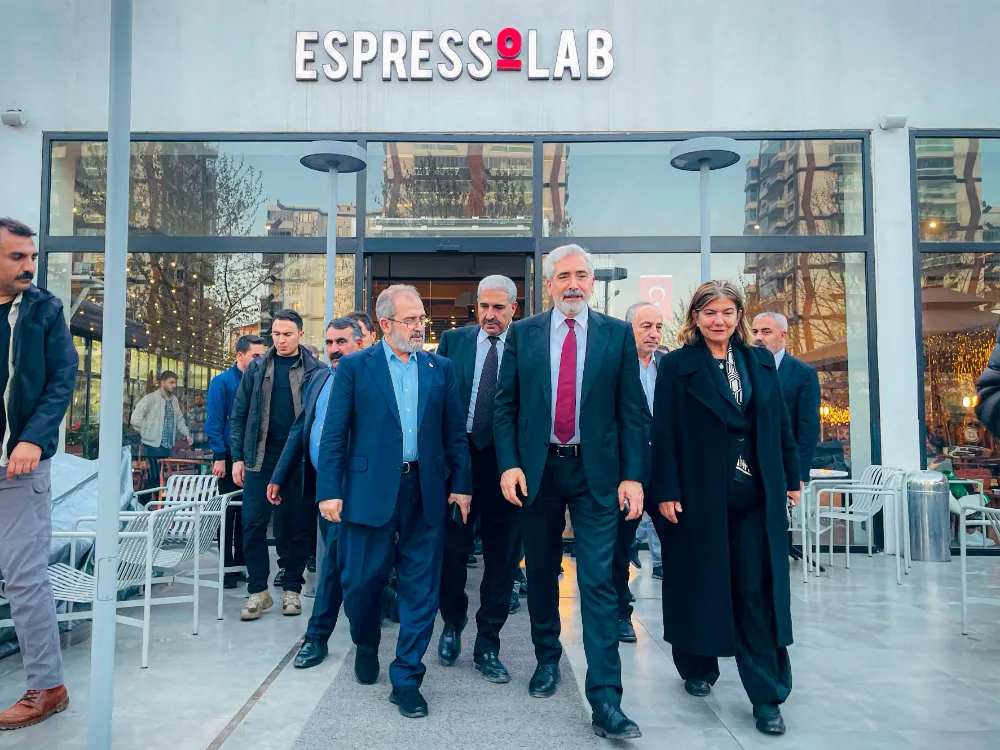 Halkın Vekili Galip Ensarioğlu, Esnafında Vekili Oldu! Ak Parti Heyeti, Boykota Karşı Espressoda